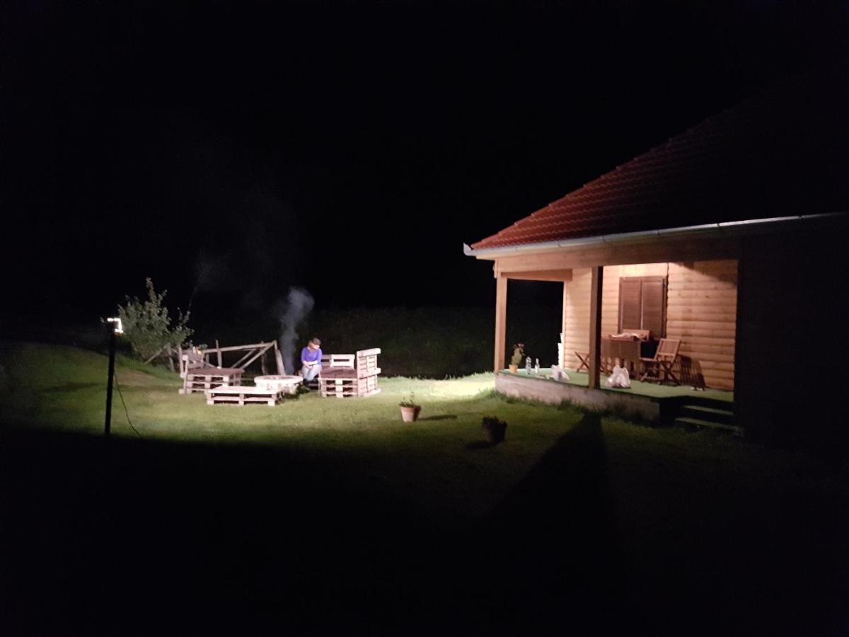 Nowhere Nyirmihalydi Buitenkant foto